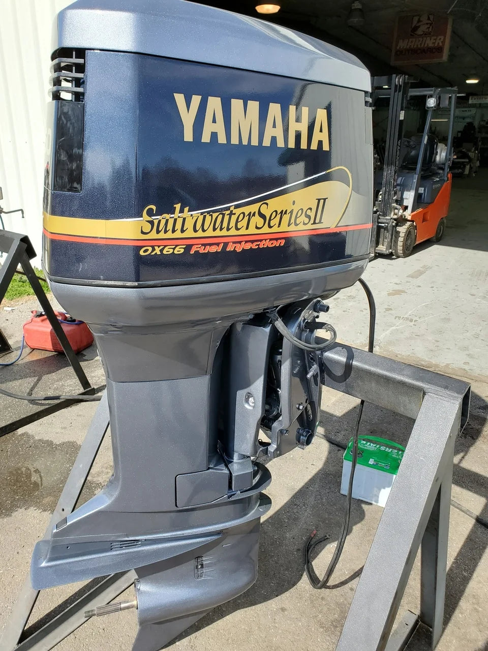 001 Yamaha 250 HP 6-Cylinder EFI 2-Stroke 25″(X) Outboard Motor